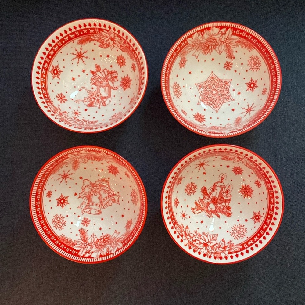4 gorgeous red and white Christmas ramen  bowls (G)